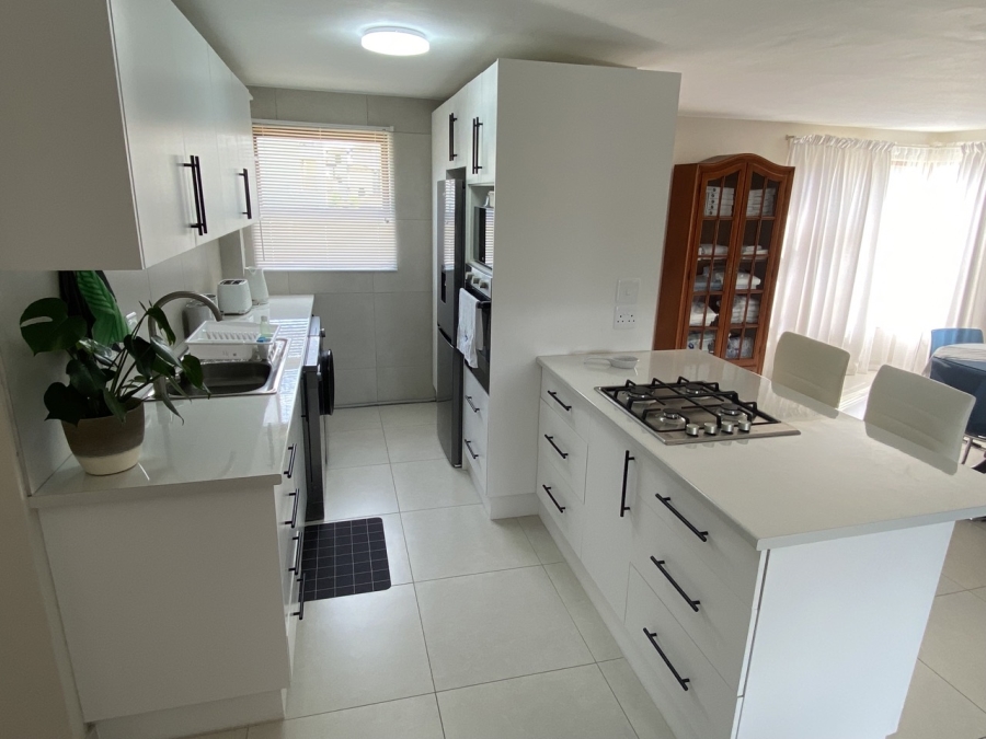 To Let 4 Bedroom Property for Rent in Bowtie Western Cape